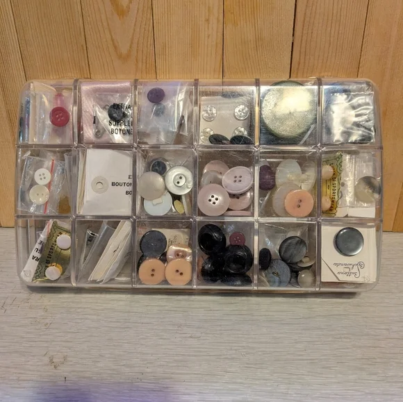 Assorted Button Collection - Picture 3 of 7